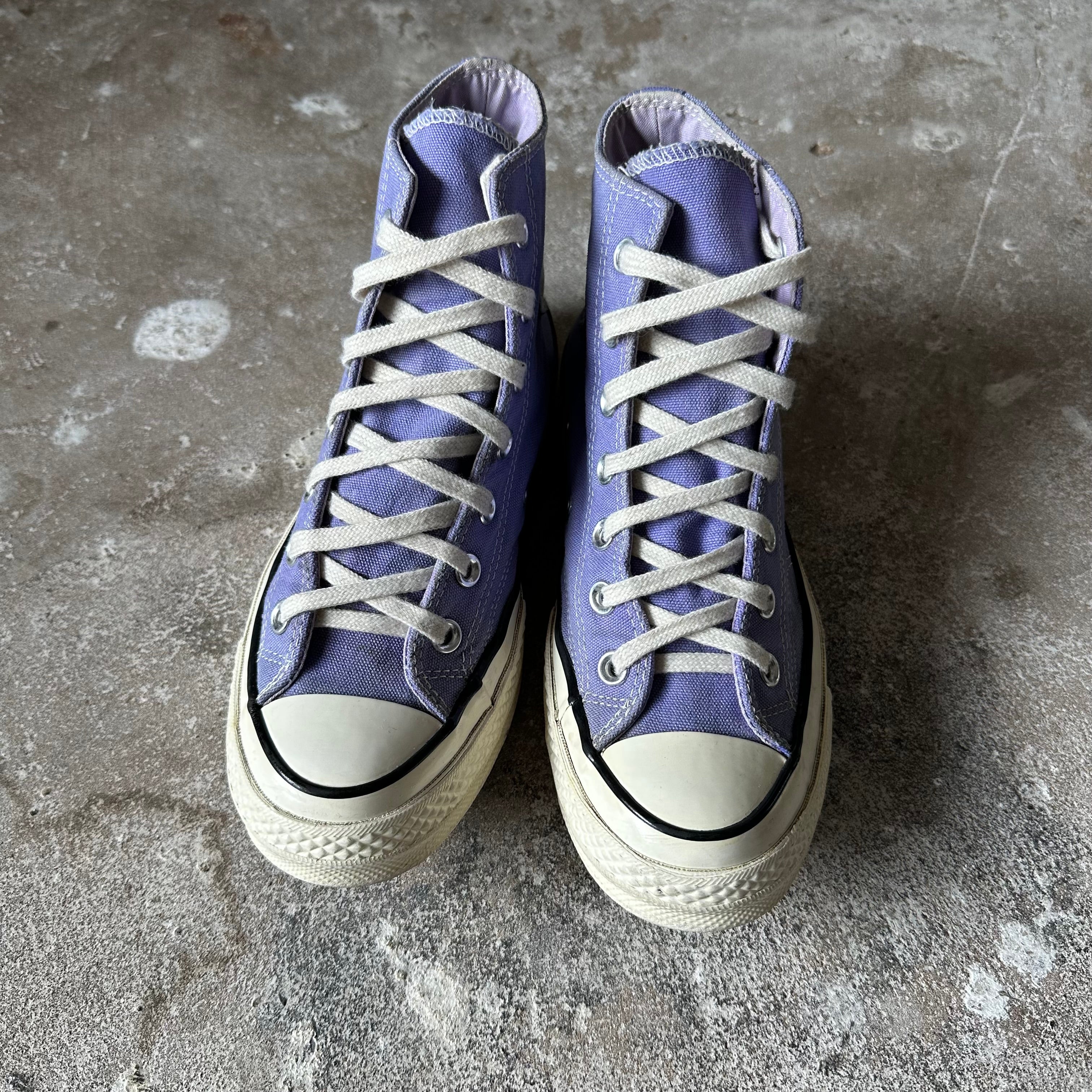Converse Chuck Taylor High Tops - 39