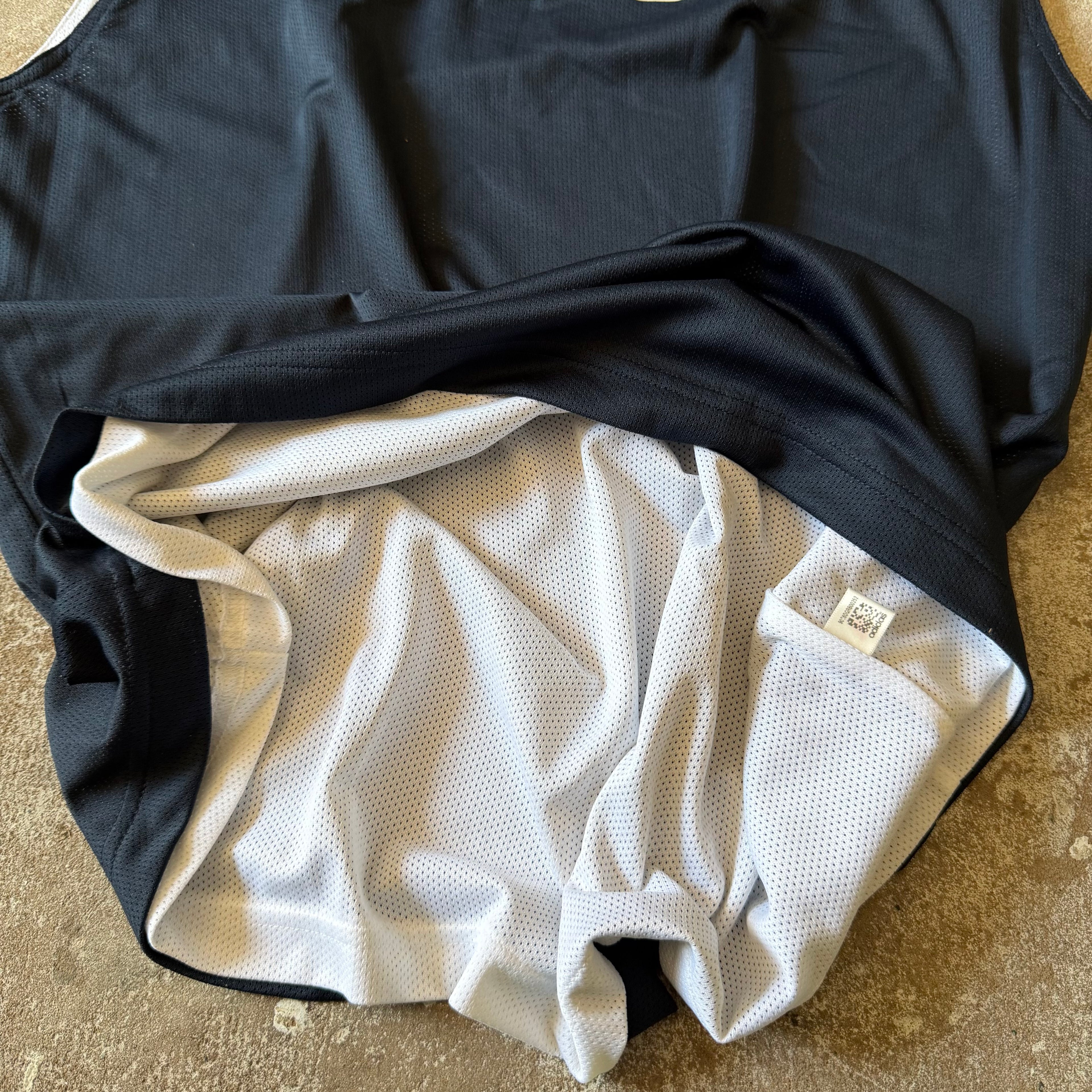 Adidas Basketball Jersey - L