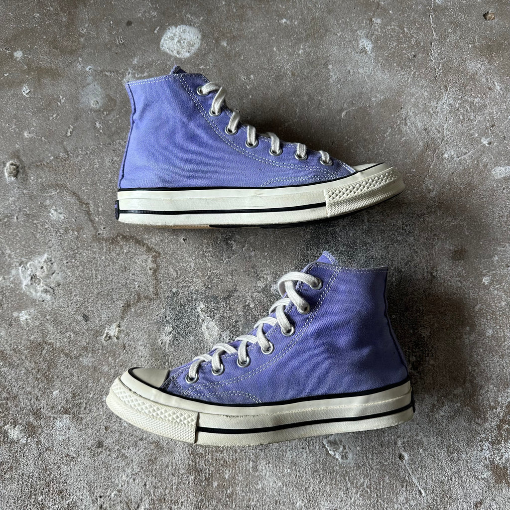 Converse Chuck Taylor High Tops - 39